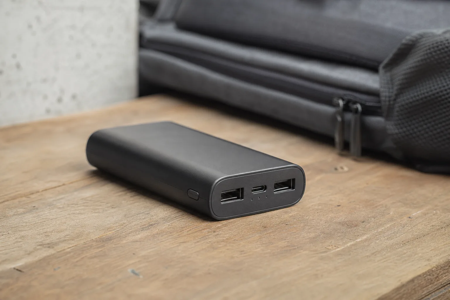 Powerbanks regelmaessig pruefen: Diese Pflegekontrollen sind sinnvoll