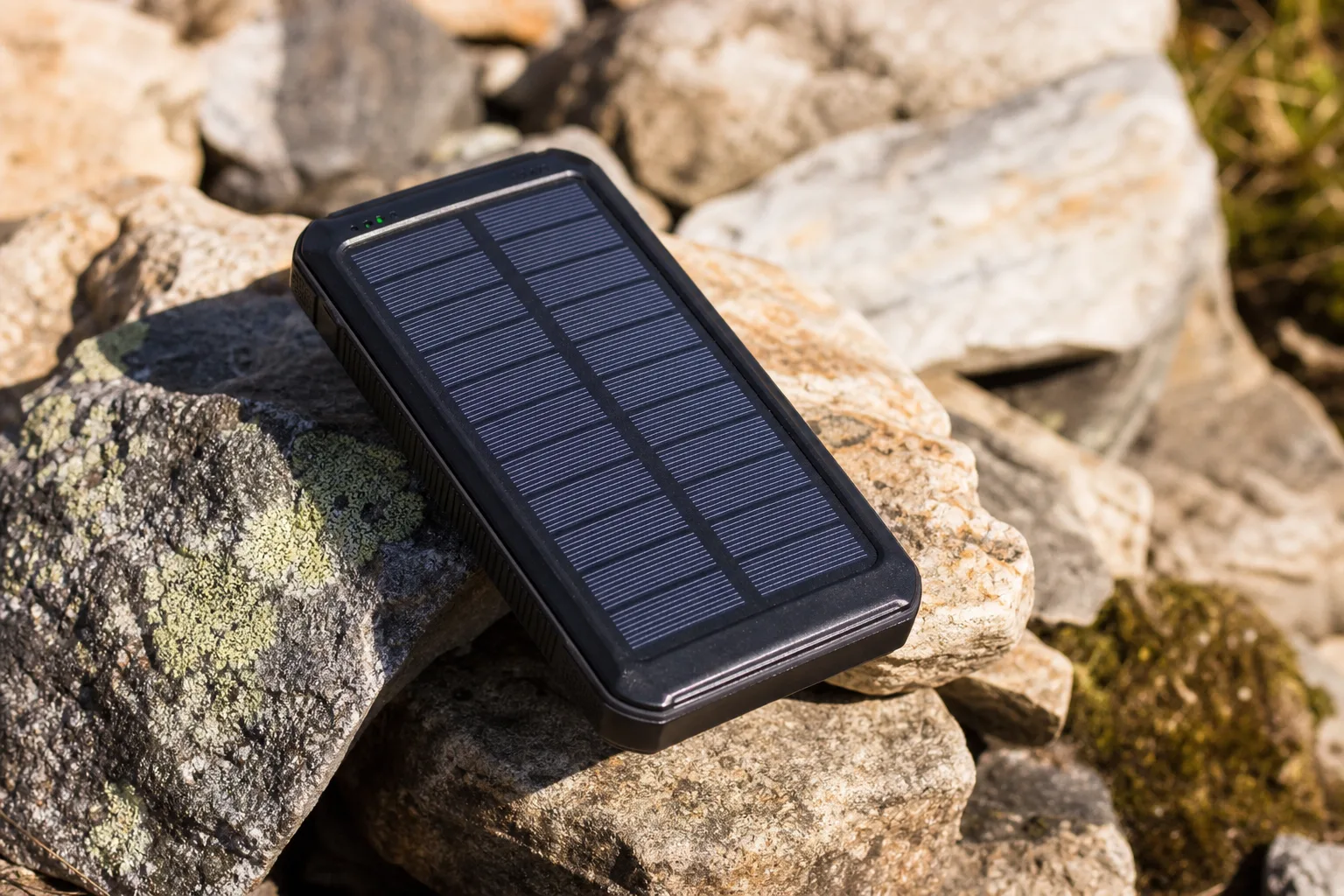 Solar-Powerbank kaufen: Lohnt sich eine Powerbank mit Solarladefunktion?